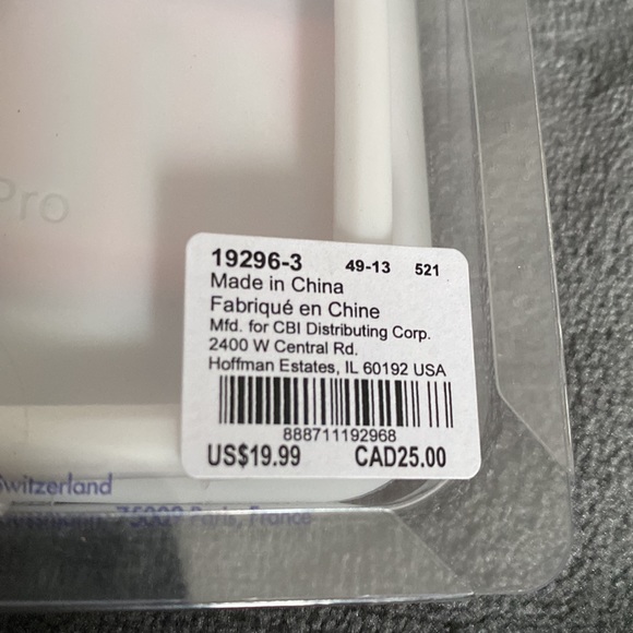 Claire's iPhone 12/12 Pro phone case $25 CAD retail - Picture 2 of 2